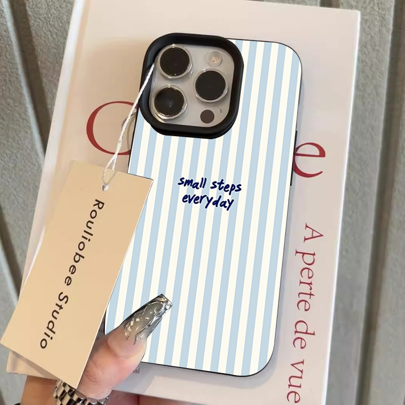Cover Blu con Strisce Bianche  - Samsung Galaxy A55 recensione e prezzo