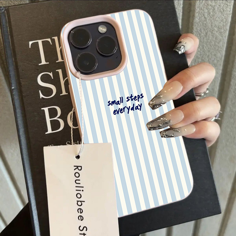 Cover Blu con Strisce Bianche  - Samsung Galaxy A55 recensione e prezzo