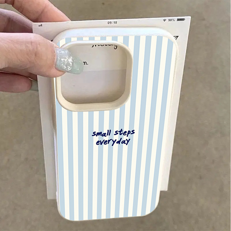 Cover Blu con Strisce Bianche  - Samsung Galaxy A55 recensione e prezzo